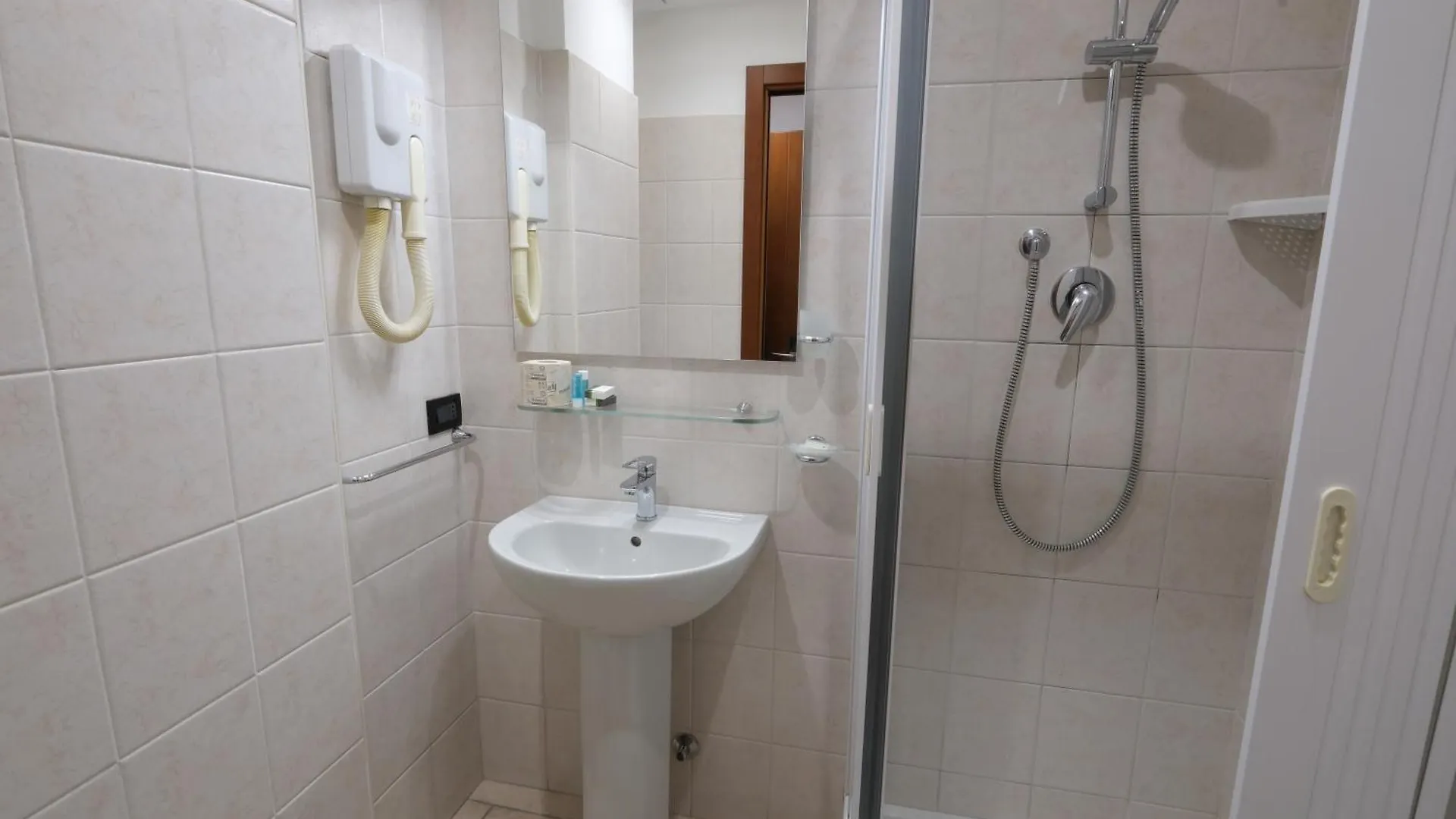 מילאנו Hotel Nuovo Metro איטליה